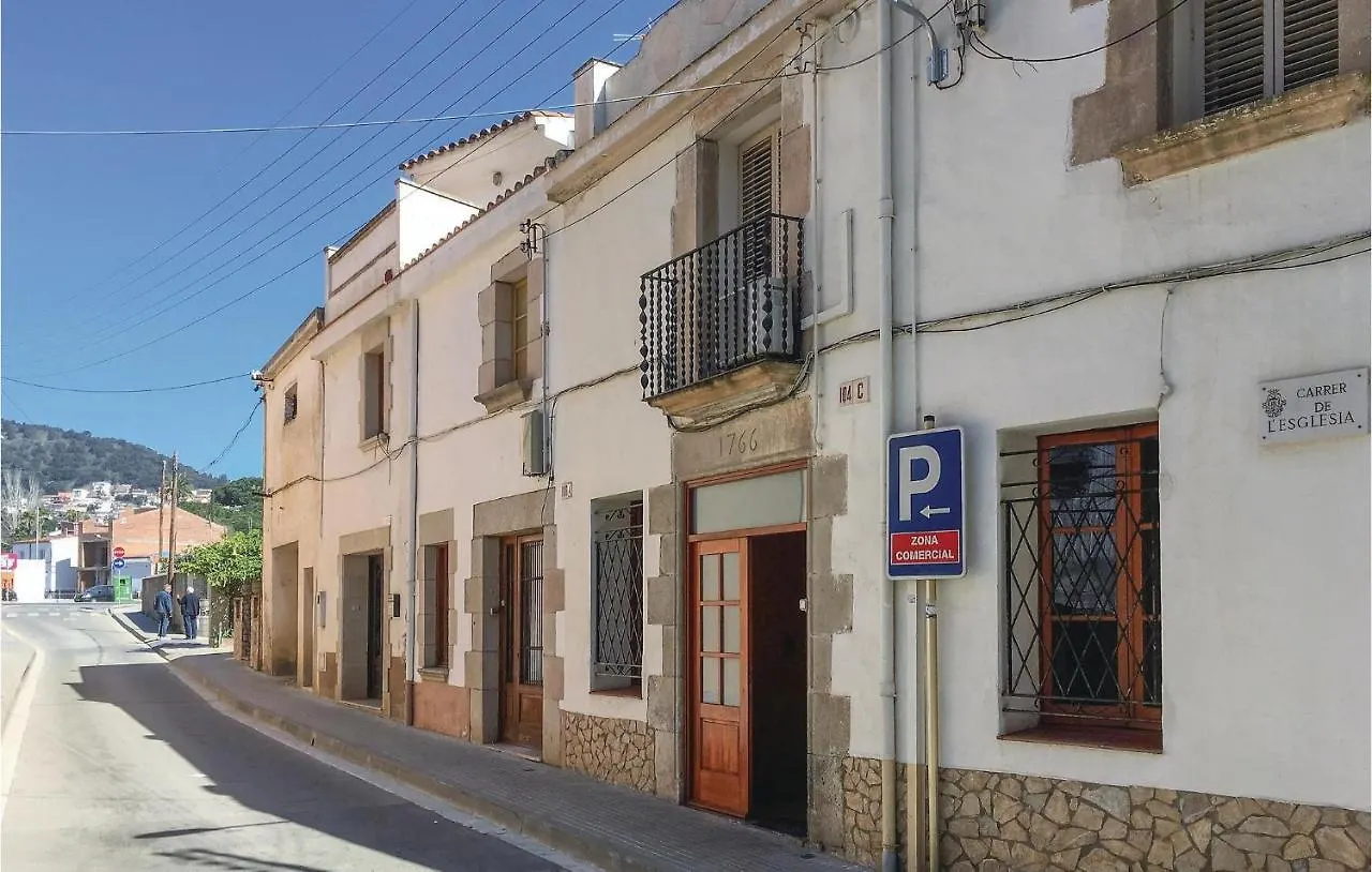 3 Bedroom Beautiful Apartment In Pineda De Mar